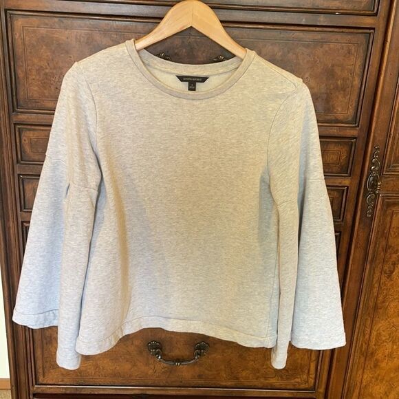 Banana Republic grey sweatshirt with bell sleeves - Picture 2 of 13